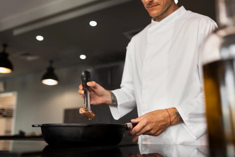 Le chef Martin dans sa cuisine